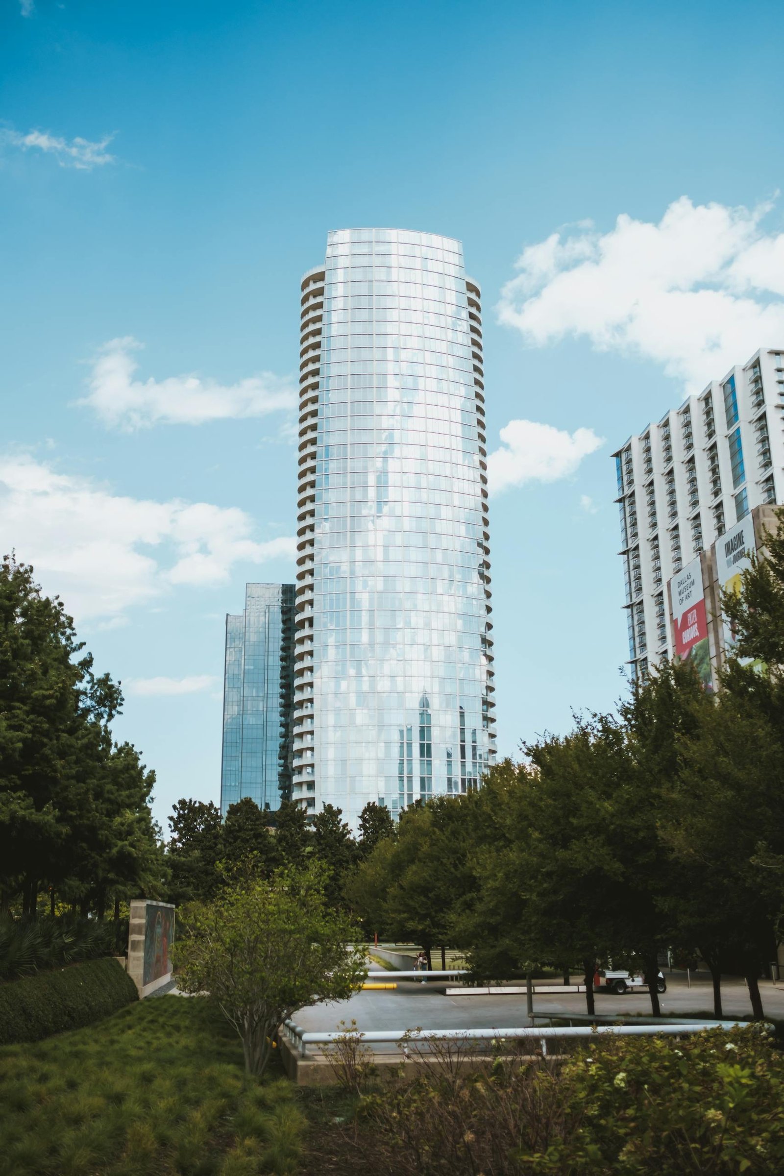 Stunning view of a modern skyscraper amidst trees in Dallas, Texas.